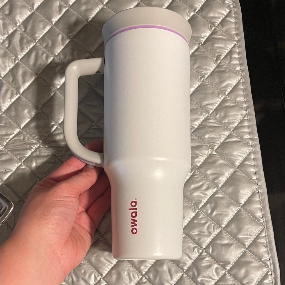 40 oz Owala tumbler polar brr no straw white pink